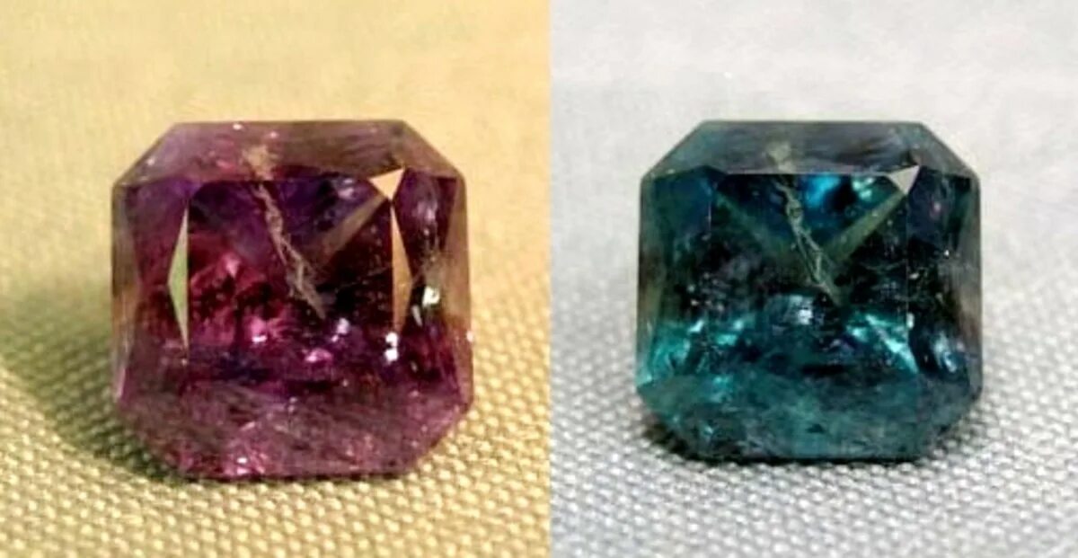 Природный александрит фото Alexandrites: Gemstones That Magically Change Color - HubPages