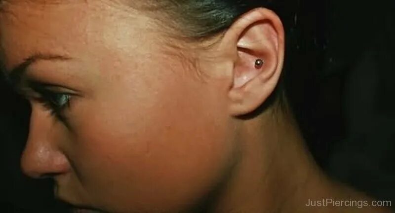 Приросшая мочка уха фото Conch Left Ear Piercing