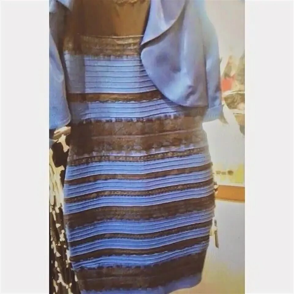 Пришли фото платья De qué color veis este vestido? Que no es engañe la vista...la vida siempre tien