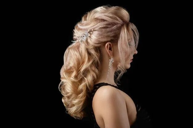 Приснилась красивая прическа La encantadora dama tiene un bonito peinado Foto Gratis Cool hairstyles, Hair st