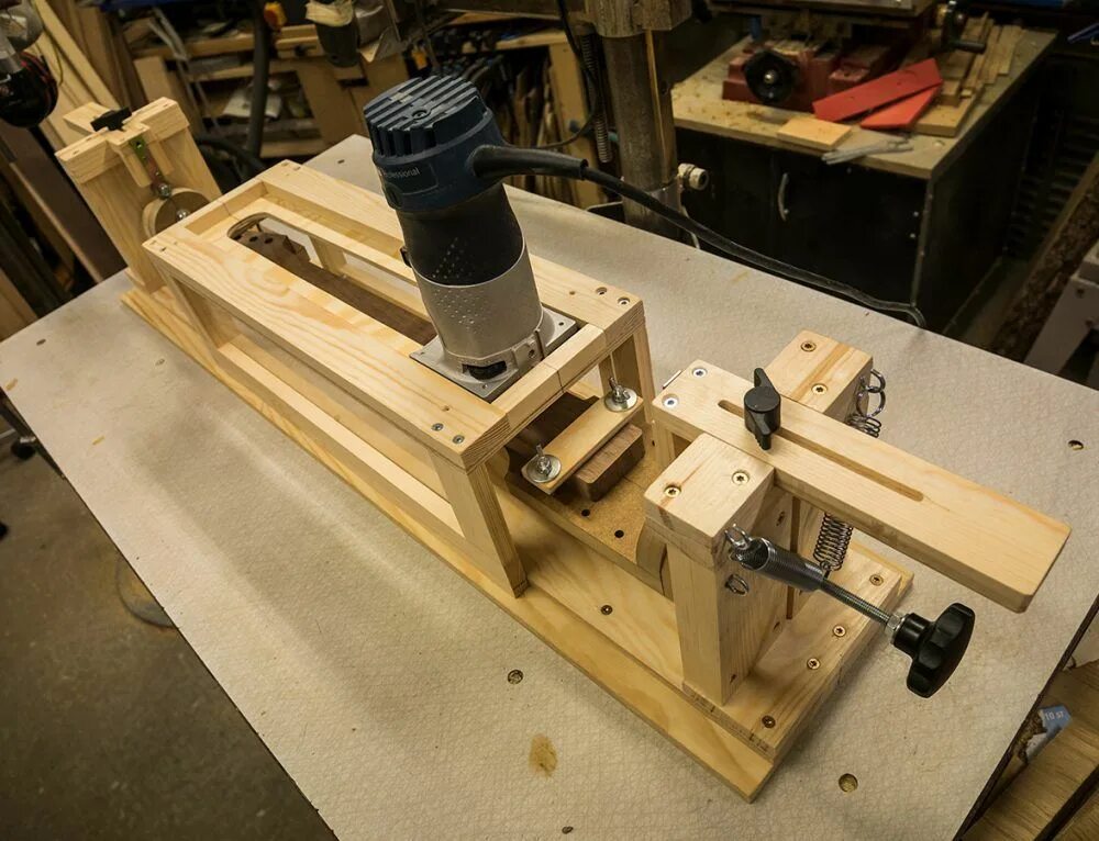 Приспособления для самодельных домашних станков Fräsvagga för halsprofiler Router jig, Guitar building, Woodworking plans