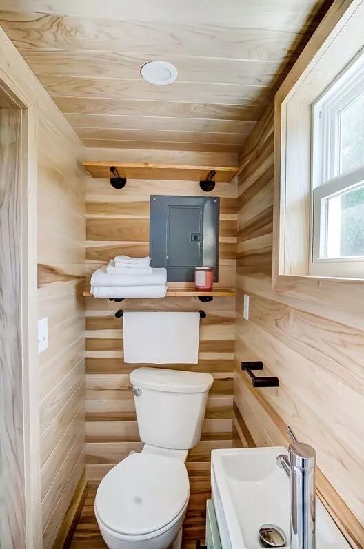 Пристроить туалет к дому на даче варианты The Clover Tiny House on Wheels by Modern Tiny Living Tiny house bathroom, Moder