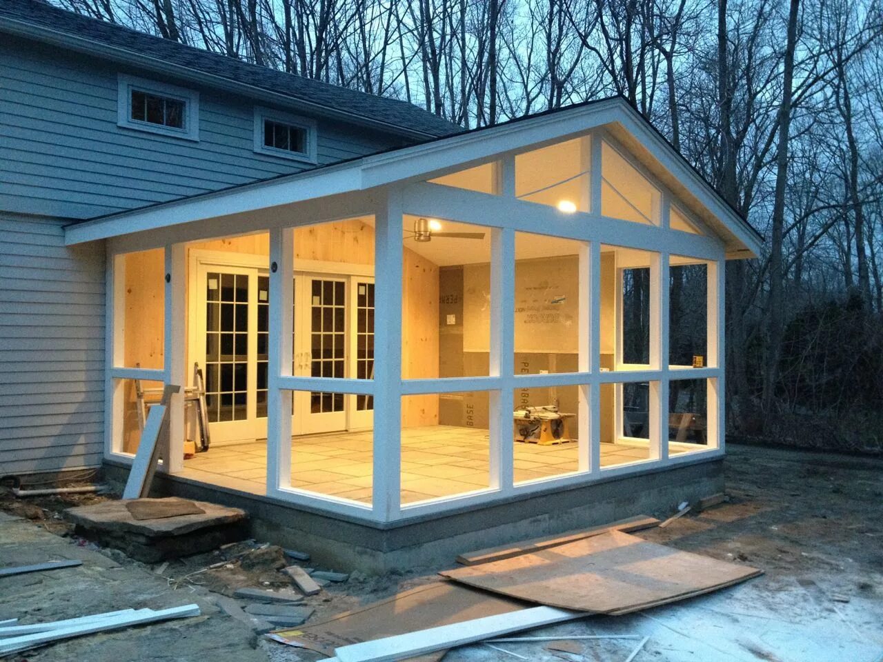 Пристрой к дому варианты цена Screen Porch Addition Sapia Builders Sunroom designs, Porch design, Screened por