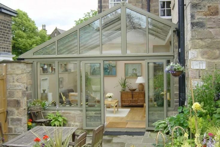 Пристройка зимний сад фото Blending seamlessly into the garden, this conservatory blurs the boundaries betw