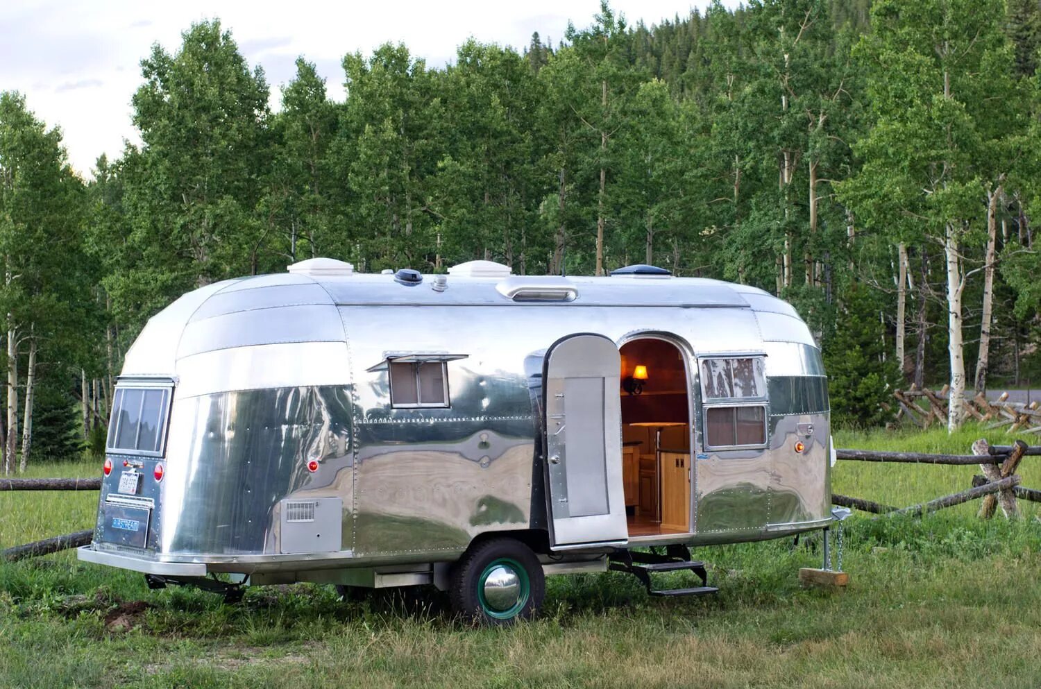 Прицепы дома на колесах фото и цены Restored 1954 Airstream Flying Cloud Travel Trailer HomeDSGN Casa rodante, Corri