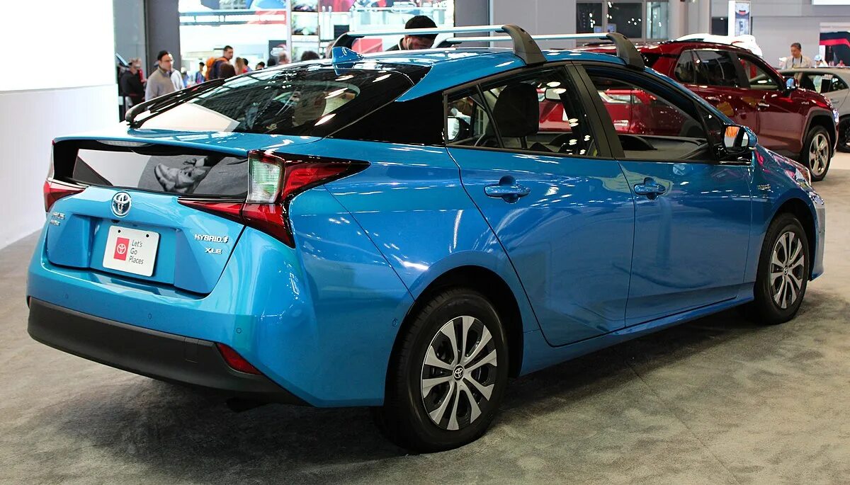 Приус 50 фото File:2019 Toyota Prius Hybrid XLE AWD (XW50 facelift) rear NYIAS 2019.jpg - Wiki