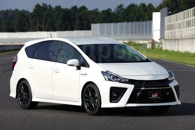 Приус альфа фото Купить Оригинальный злой бампер Toyota Prius Alpha версии GR Sport в Хабаровске 