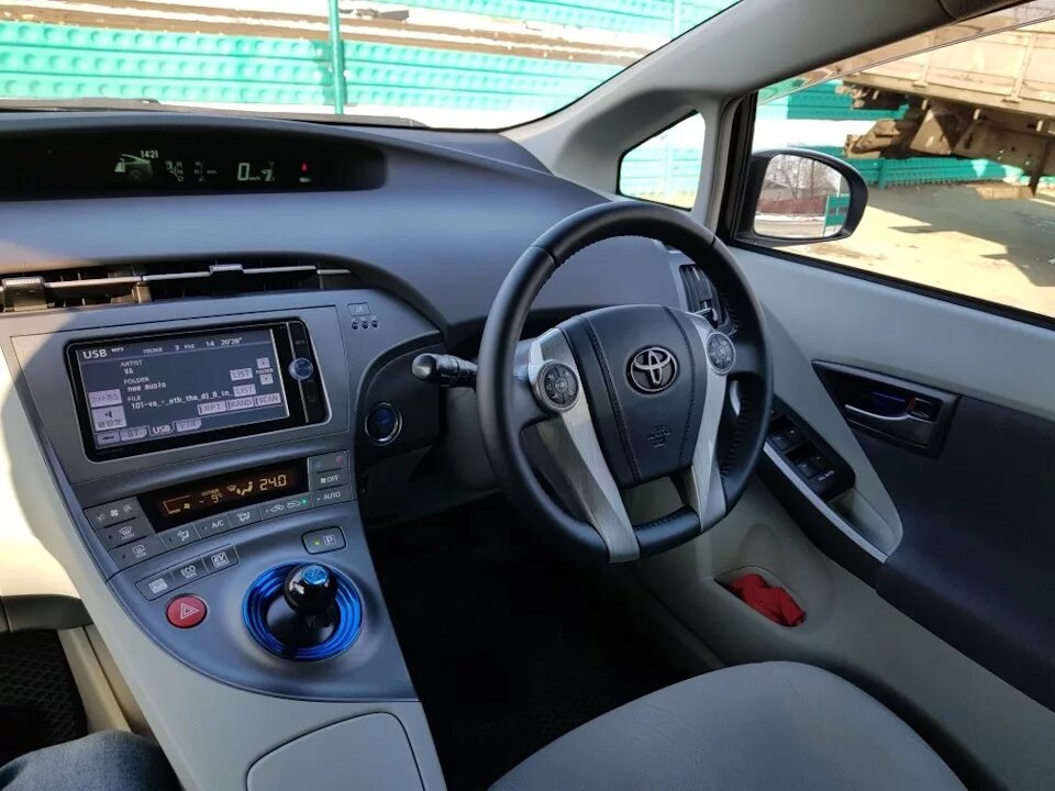 Приус фото салона пост номер ххх - Toyota Prius (30), 1,8 л, 2011 года тюнинг DRIVE2