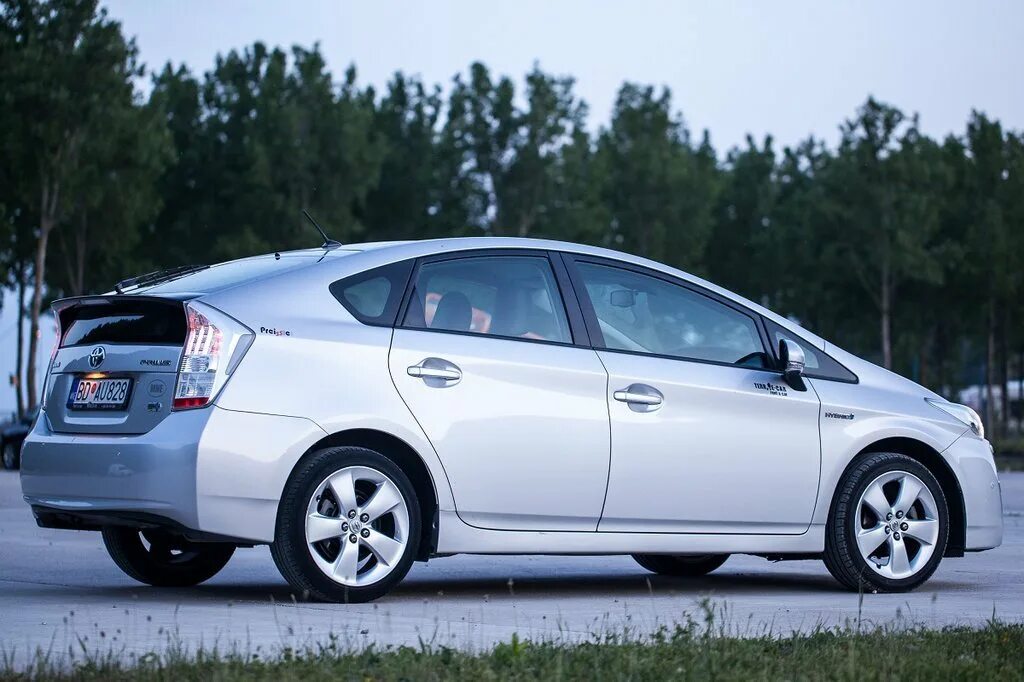 Приус машина фото Аренда авто Toyota Prius в Черногории (#1109), Автомат, Гибрид, 2010 LocalCarHir