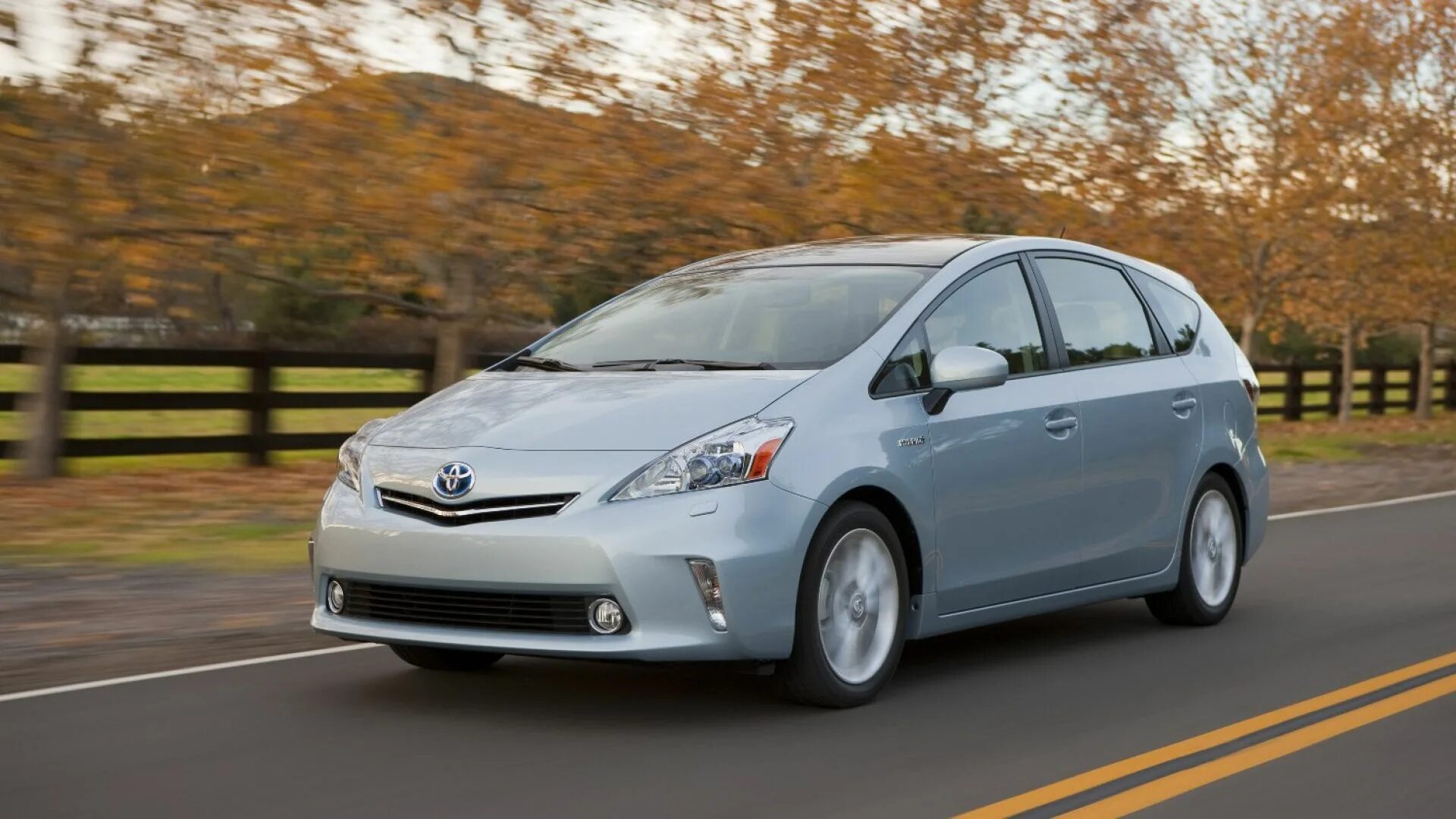 Приус машина фото news La Toyota Prius "v" in 75 nuove foto