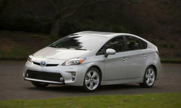 Приус машина фото 2015 Toyota Prius Five Overview - MSN Autos