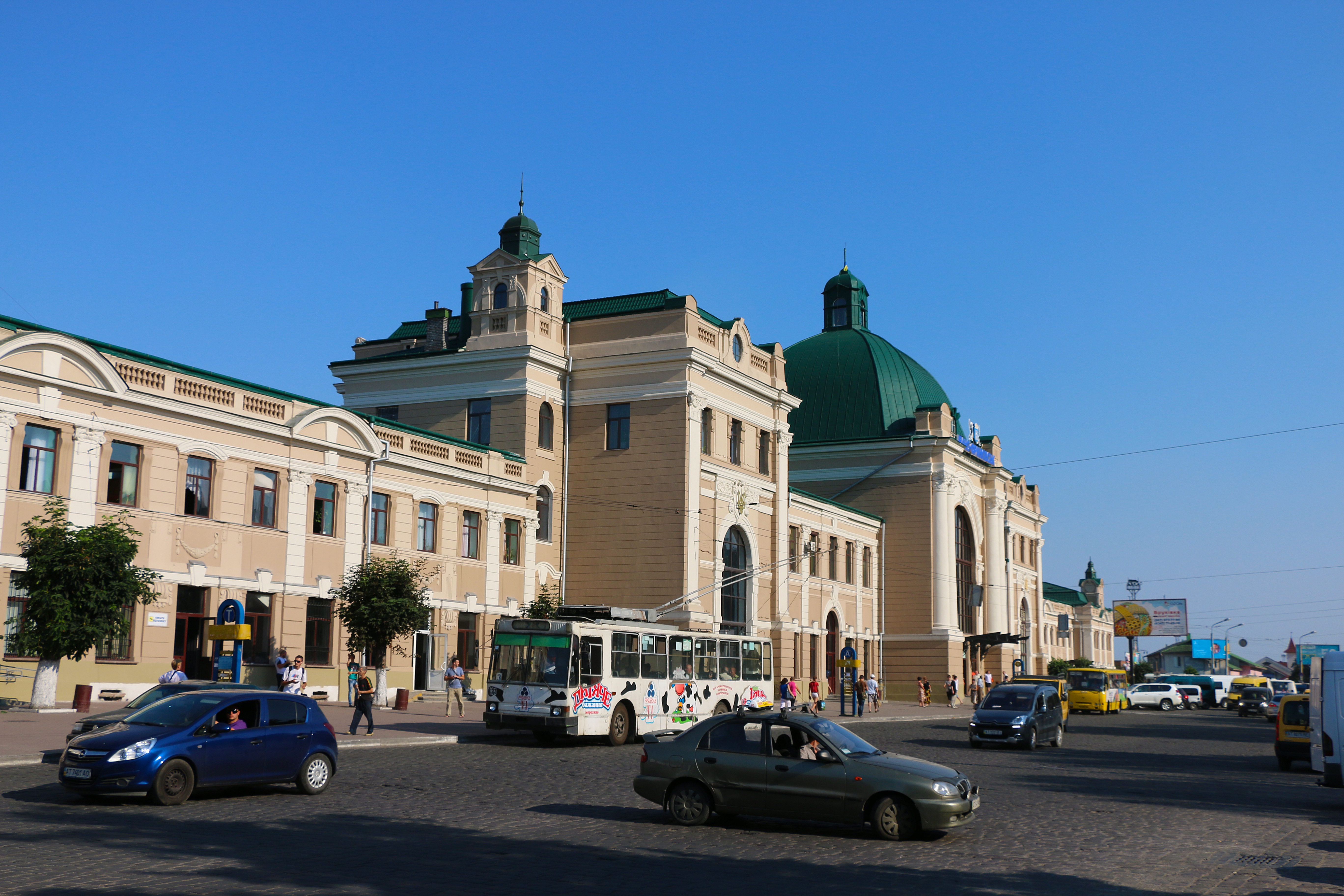 Привокзальная 8 орел фото File:Івано-Франківськ, Залізничний вокзал (мур.), Площа Привокзальна 8.jpg - Wik