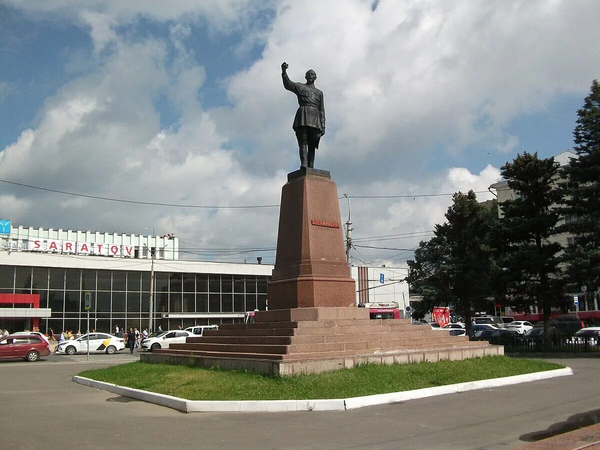 Привокзальная площадь саратов фото Ведомственная акция "Росгвардия Гид" продолжается в Саратове - Новости Росгварди