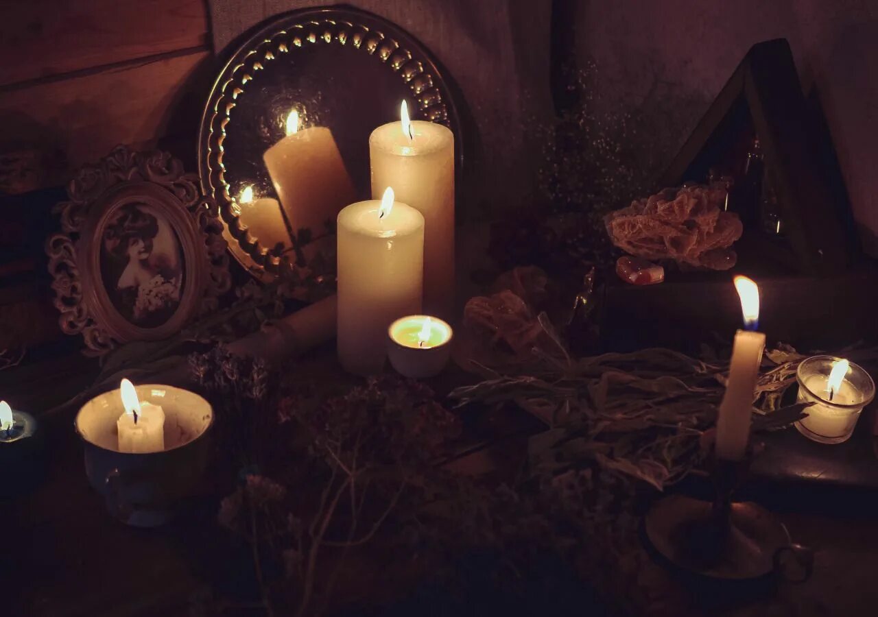 Приворот ночью на фото Gothic and Amazing random reference material Witch, Autumn witch, Candle magic