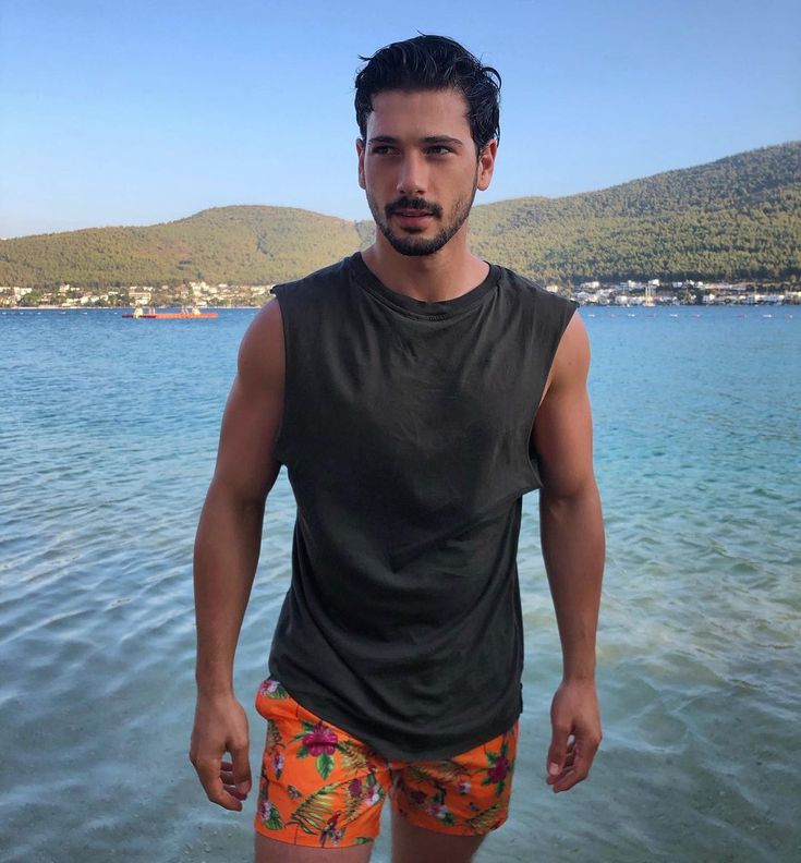 Приятные фото турецких мужчин Deniz Can Aktaş on Instagram: "#tb" Turkish actors, Turkish men, Deniz can aktas