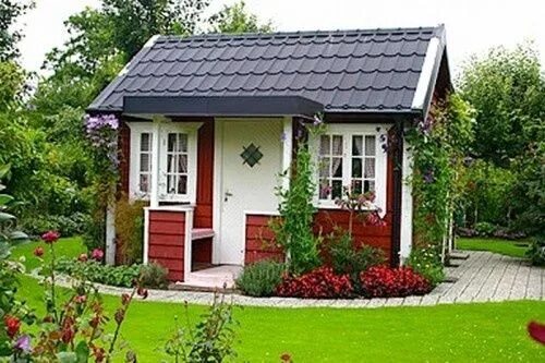 Про дачи фото Little Red Swedish Garden Cottage Tiny cottage, Cottage homes, Cottage house pla