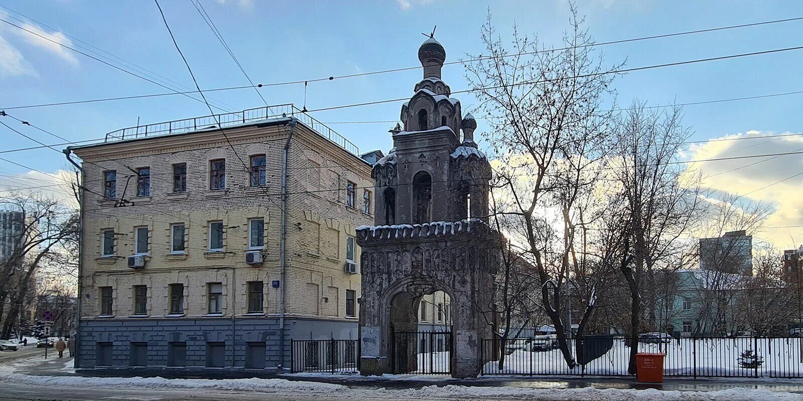 Про газ старообрядческая ул 22в фото The old bell tower on Baumanskaya and the Simonov Monastery complex: landmark bu