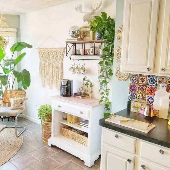 Про интерьер кухни a boho chic kitchen spruced up with macrame, jute, wicker and a colorful tile ba