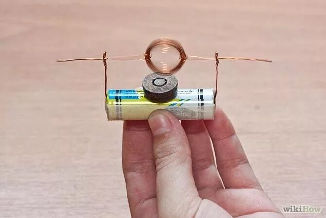 Про самодельный How to Make an Engine from a Battery, Wire and a Magnet Science projects for kid