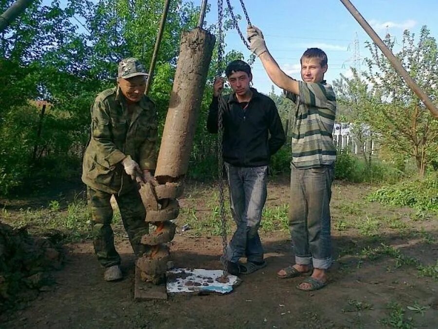 Пробить скважину на даче своими руками пробурить скважину своими рукамии Руки, Двери и Складные двери