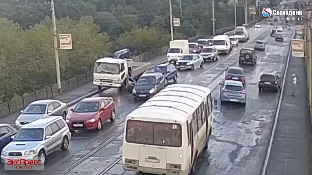 Пробки на дороги в бийске фото ДТП Бийск на мосту 24 Августа - YouTube