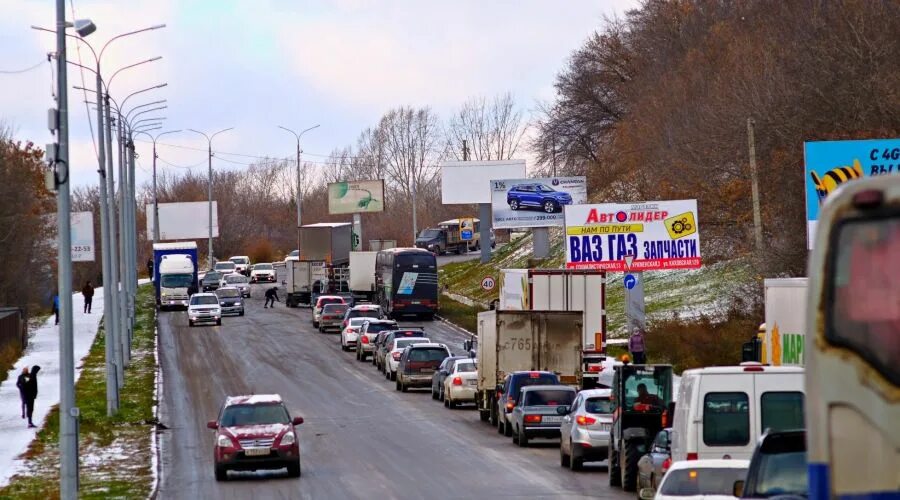 Пробки на дороги в бийске фото Дорожники смогут начать зимние работы на улицах Бийска только через две недели