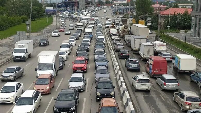 Пробки новосибирска фото В Новосибирске водители пожаловались на многочасовые пробки на улице Аэропорт - 