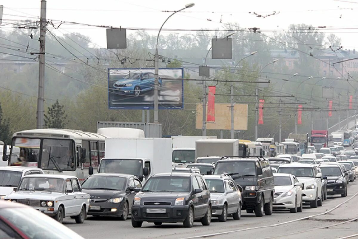 Пробки новосибирска фото В Новосибирске пробка на Большевистской растянулась на 6 километров АиФ Новосиби