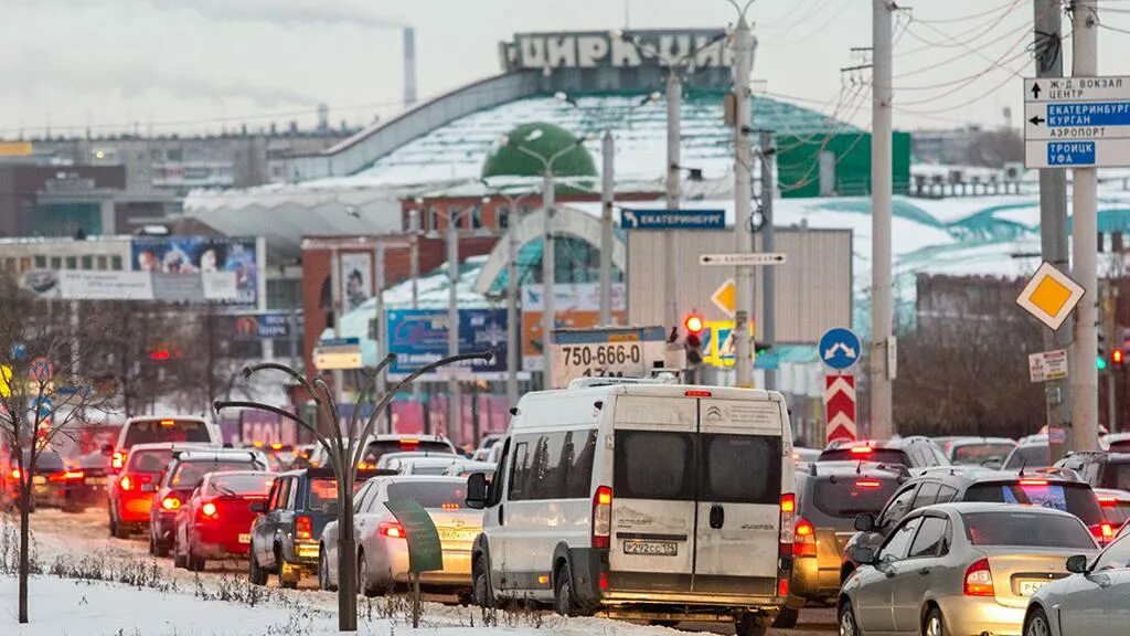 Пробки в челябинске фото Челябинск снова стоит в семибалльных пробках