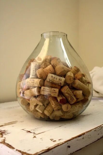 Пробки в вазе фото Re-use Wine Corks With Memories! - A Bubbly Life Wine cork, Wine cork crafts, Wi