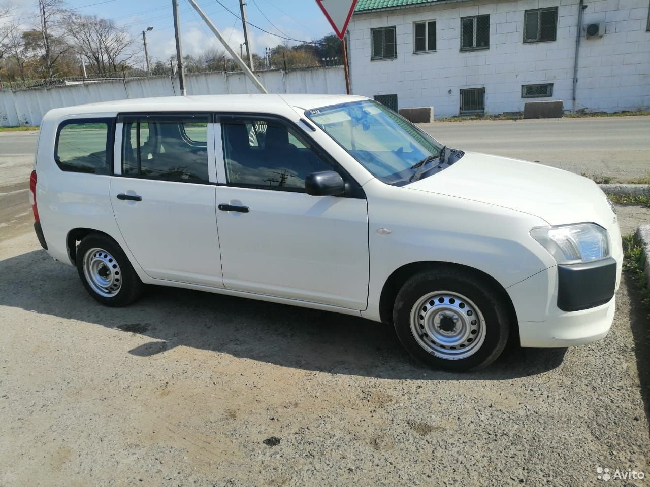 Купить б/у Toyota Probox I 1.5 AT (105 л.с.) 4WD бензин автомат в Красноярске: с