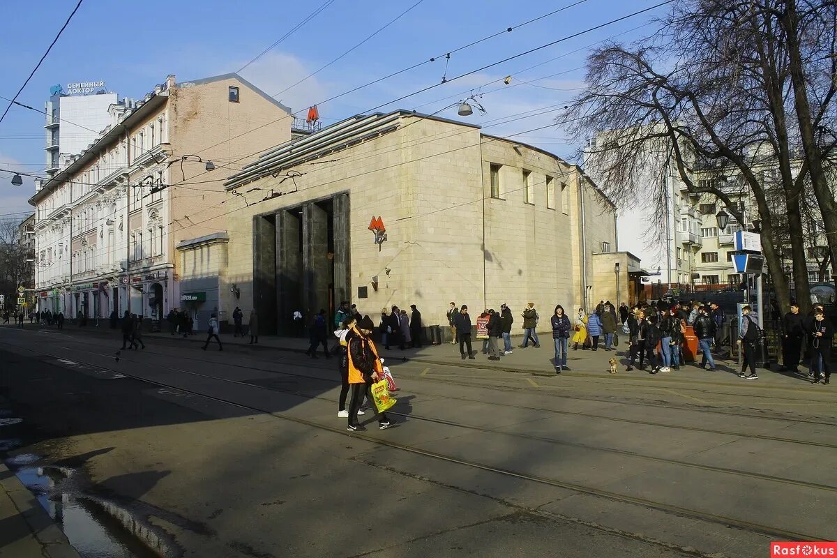 Продать фото технику у метро бауманская Топ станций метро Москвы, которые не любят пассажиры. Так ли все неудобно на сам