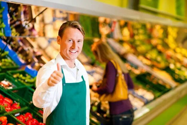 Продавец рынка фото Hombre En Supermercado Como Ayudante De Tienda (con imágenes) Tiendas, Fotos, Ho