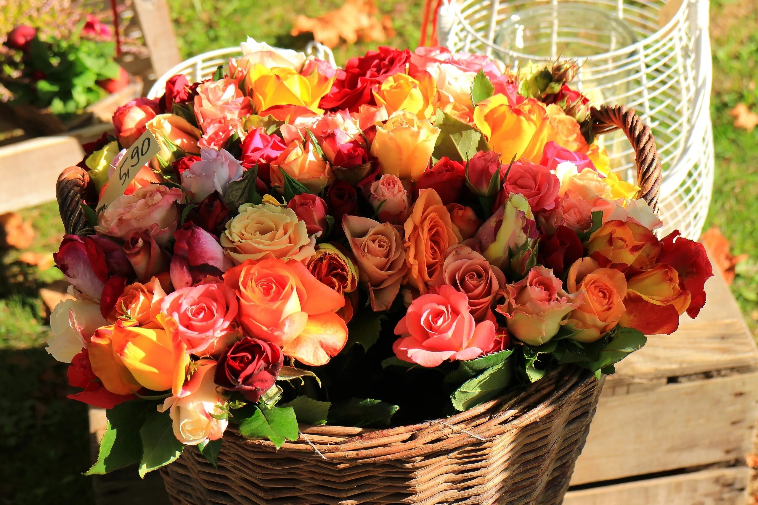 Продающие фото цветов Download wallpaper basket, roses, bouquet, buds, a lot, section flowers in resol