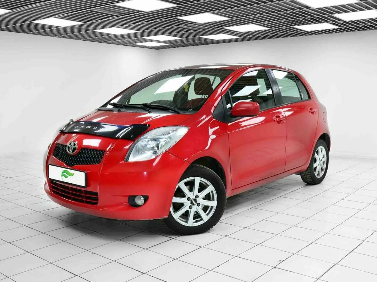 Продажа авто фото цена Купить б/у Toyota Yaris II 1.3 AT (87 л.с.) бензин автомат в Москве: красный Той