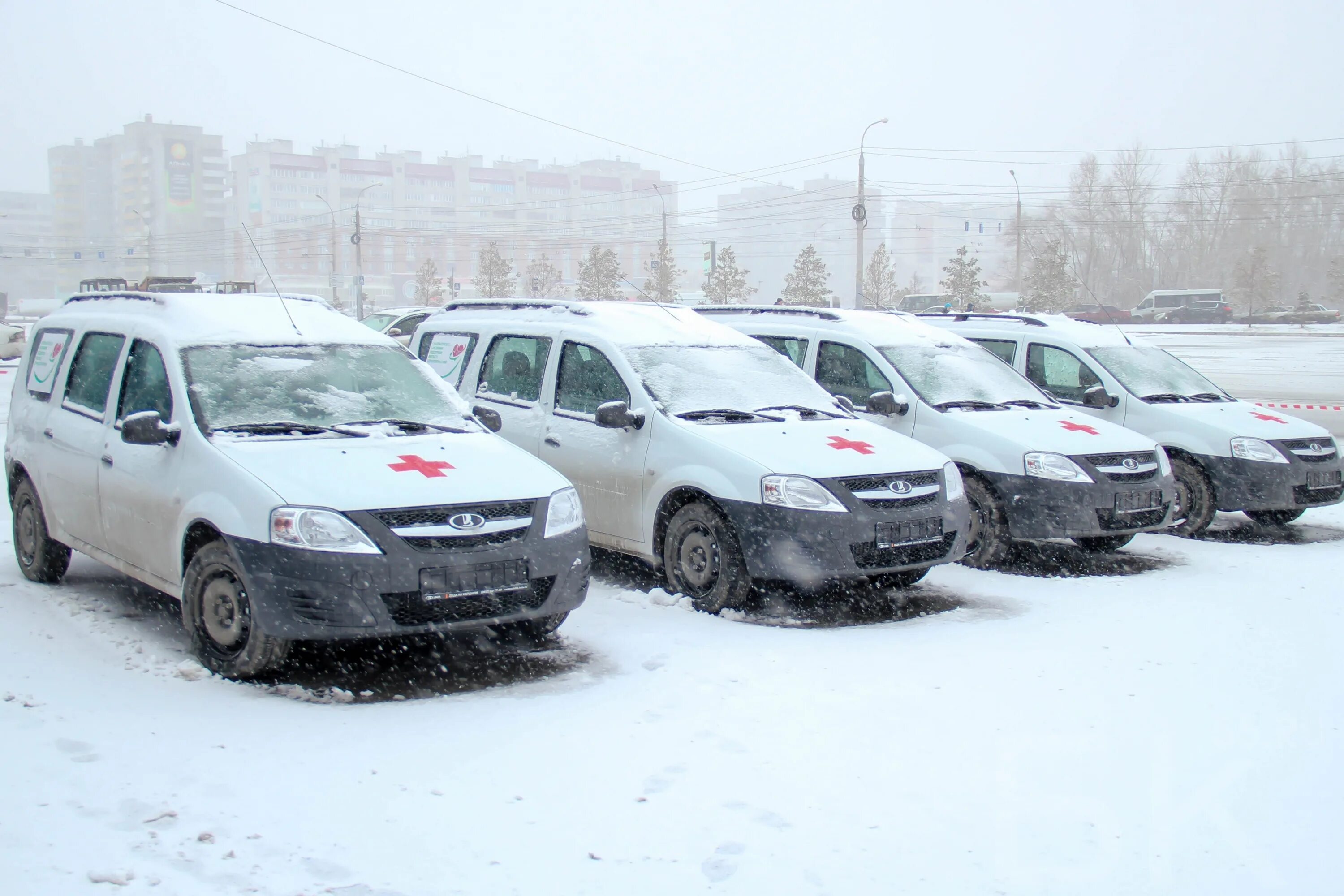 Продажа авто омск фото Александр Бурков вручил ключи от новых автомобилей омским главврачам в самый сне