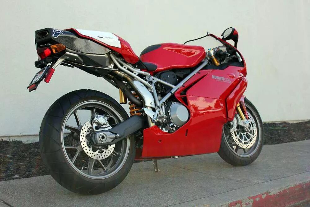 Продажа мотоциклов фото Buy 2004 Ducati 999 S Sportbike on 2040-motos