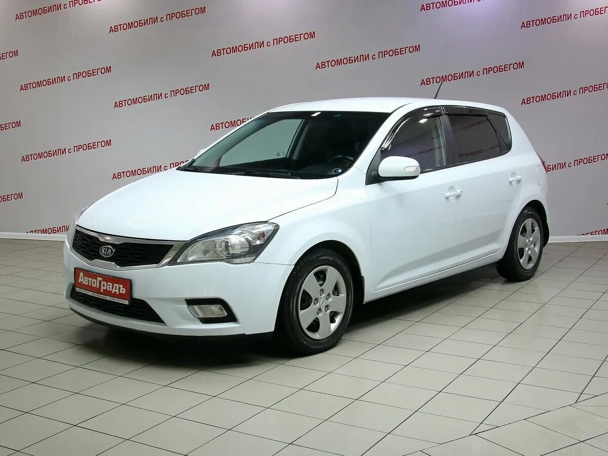 Продажа с фото авто с пробегом Купить б/у Kia Ceed I Рестайлинг 1.6 AT (122 л.с.) бензин автомат в Москве: белы