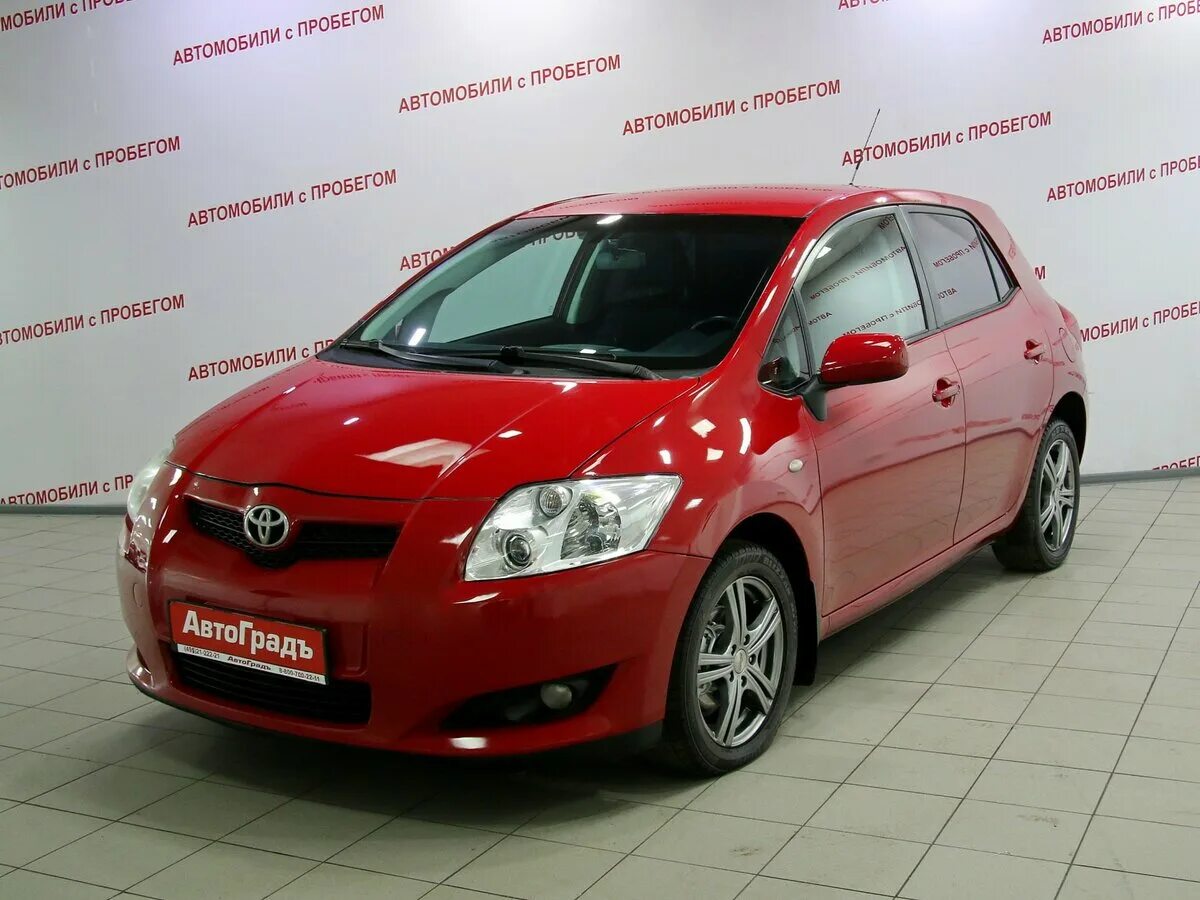 Продажа с фото авто с пробегом Купить б/у Toyota Auris I 1.6 AMT (124 л.с.) бензин робот в Москве: красный Тойо