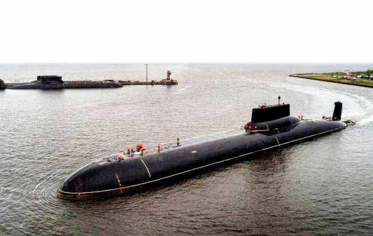 Проект 941 акула фото Russia’s Gigantic Nuke Submarine, Dmitry Donskoy, Among The Biggest In The World