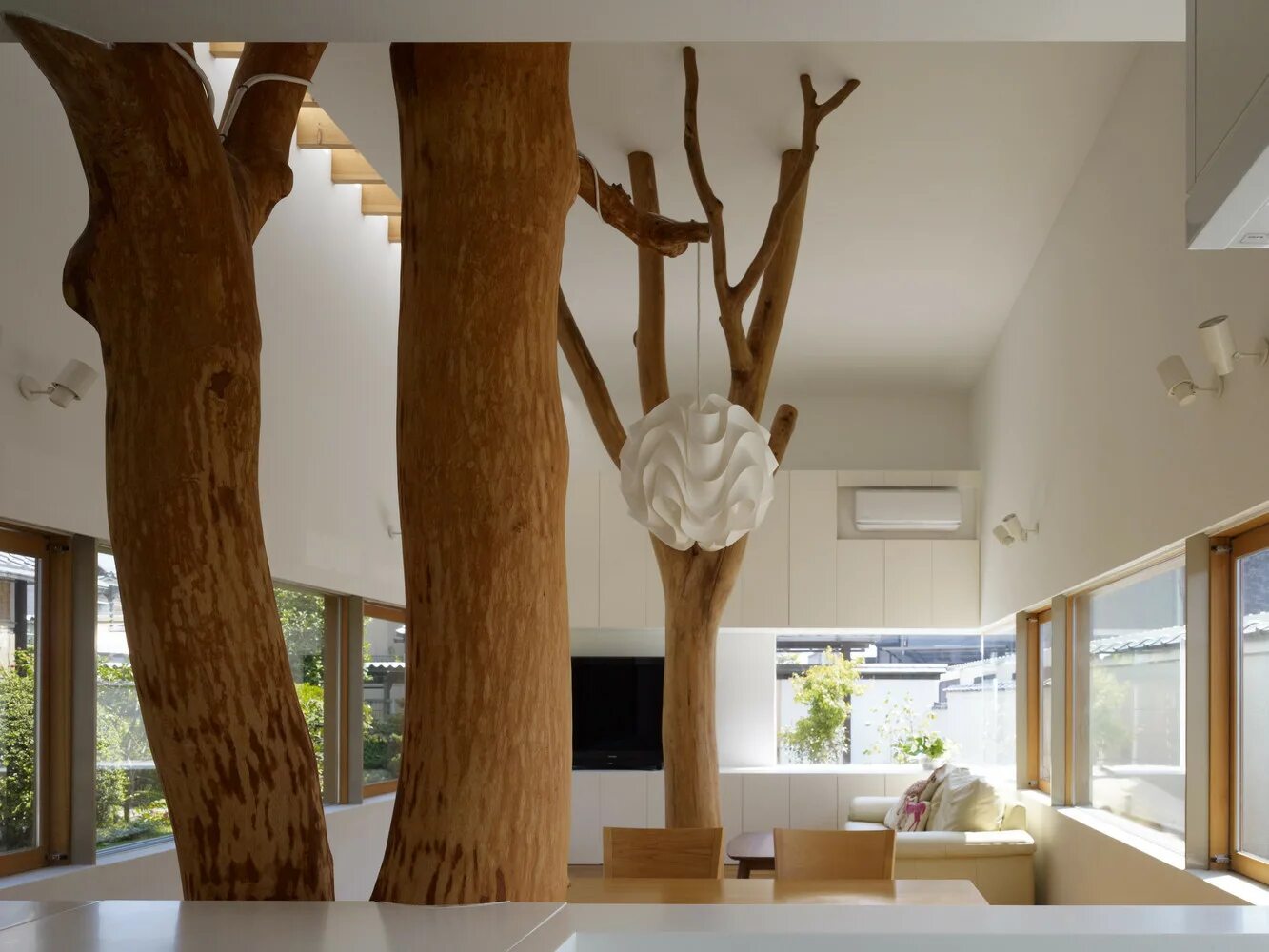 Проект дерево дизайн Gallery of Nature Within: 17 Projects With Indoor Trees - 7