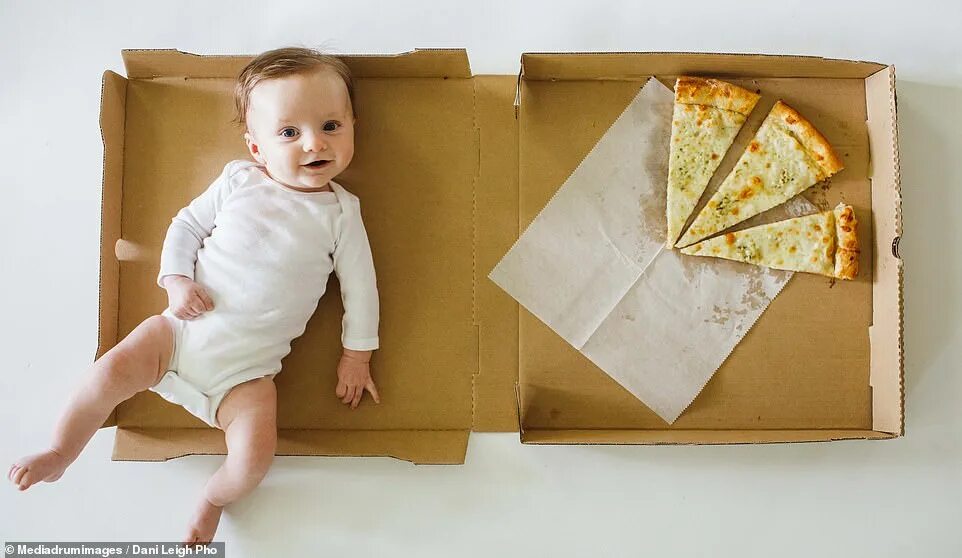 Проект фото ребенка Mother documents son's first year of milestones with pizza slices Daily Mail Onl