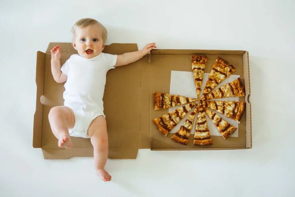 Проект фото ребенка Pizza Slices: The Best Way to Document a Baby's First Year