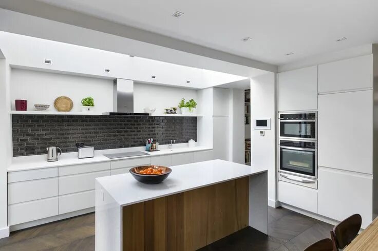 Проект кухни без верхних шкафов фото Battersea House Kitchen design, Contemporary kitchen, Corner kitchen layout