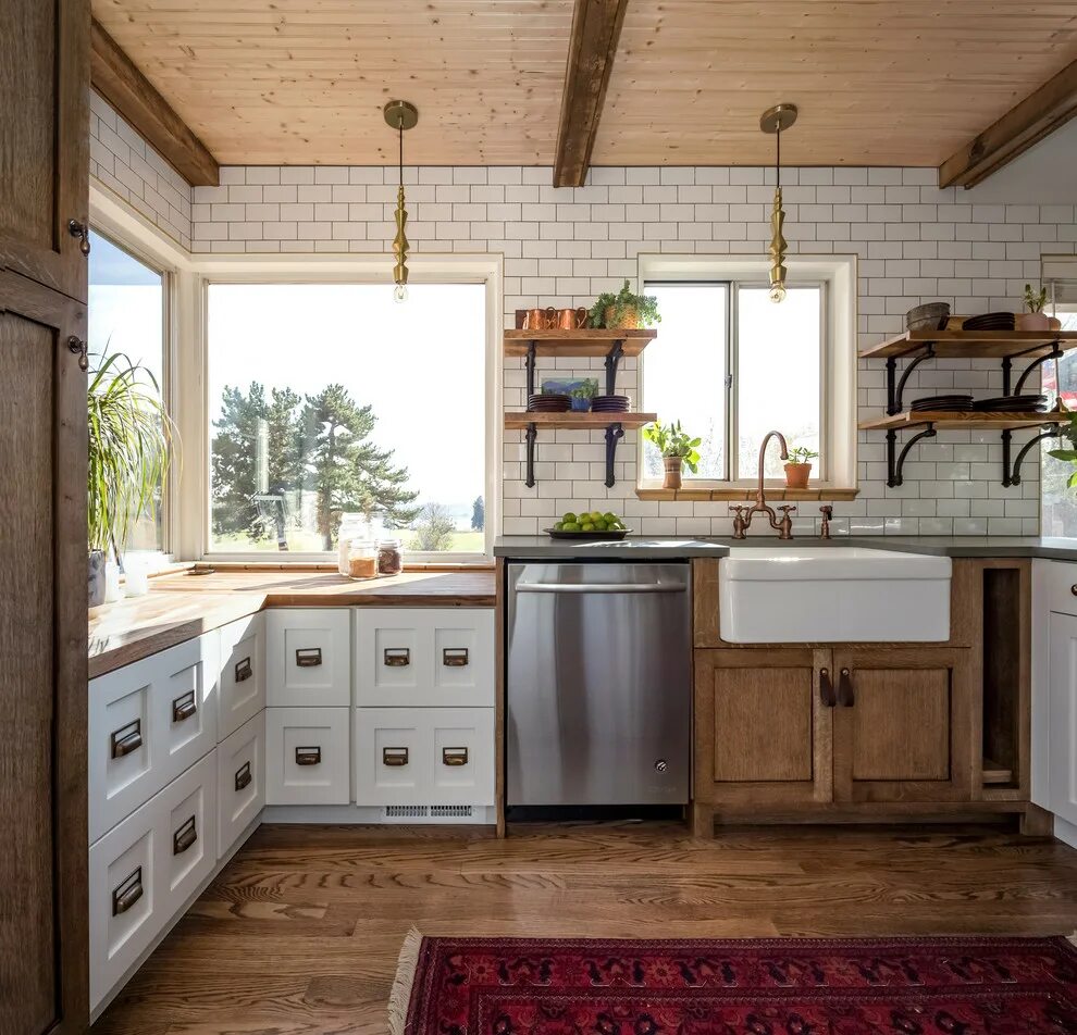 Проект кухни своими руками на дачу Small Rustic Farmhouse Kitchen - Кантри - Кухня - Денвер - от эксперта Laura Med