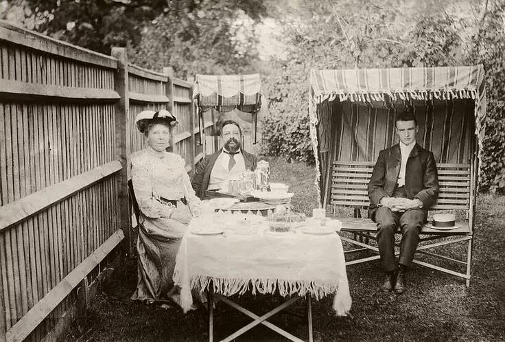 Проект старинное фото Edwardian family sat together in a garden. Edwardian, Magazine photography, Edwa