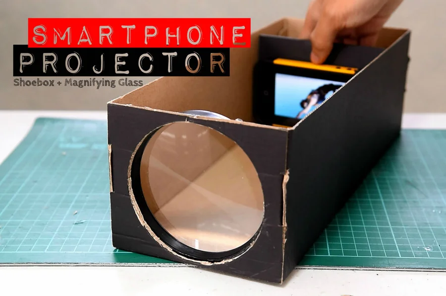 Проектор своими руками в домашних Build a Smartphone Projector With a Shoebox Smartphone projector, Phone projecto