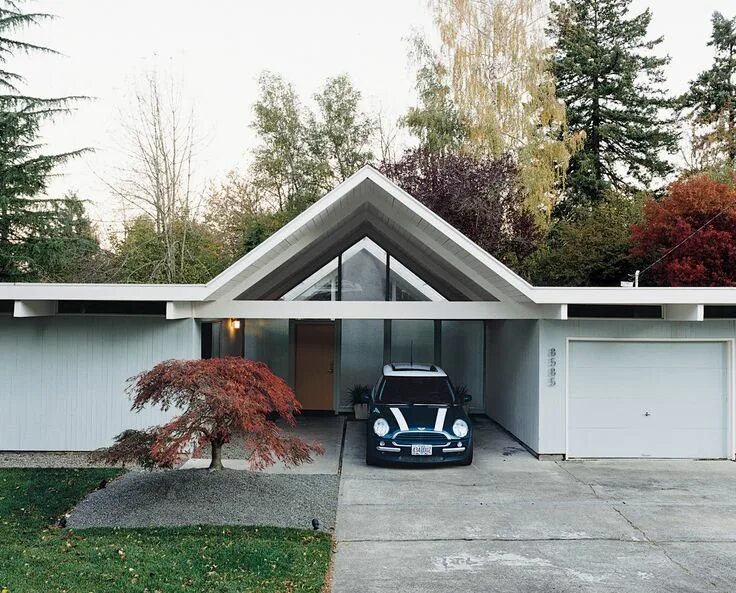 Проекты частных гаражей фото A Midcentury Modern Home in Southwest Portland Mid century modern house, Mid cen