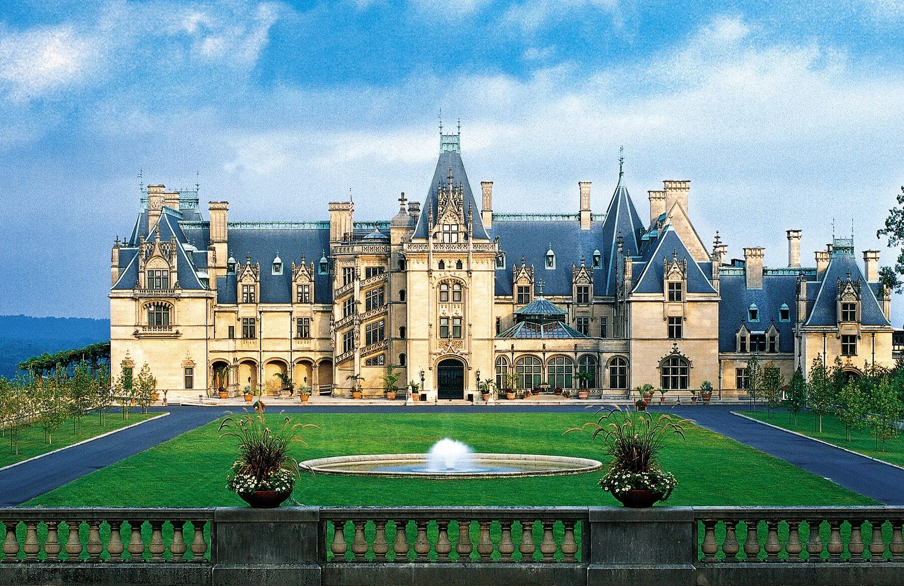 Проекты дворцов фото Biltmore Estate, George Washington Vanderbilt II, Asheville, NC 1600x1038 Biltmo