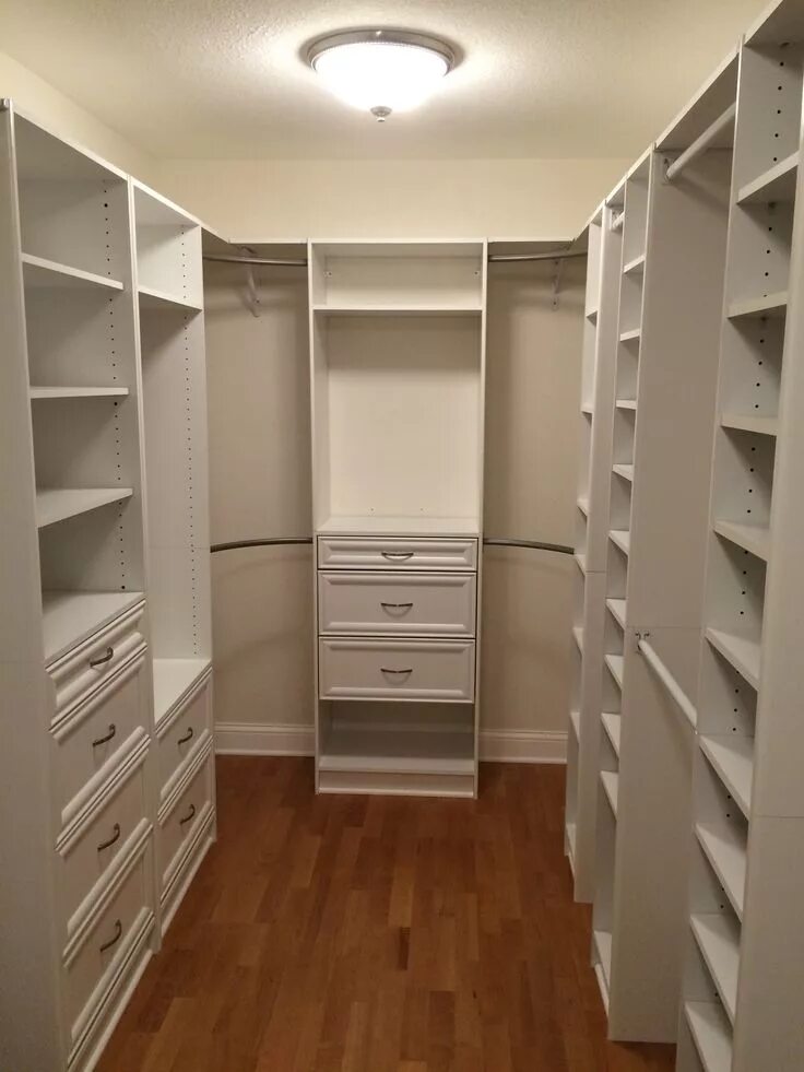 Проекты гардеробных комнат маленьких размеров фото Master Closet Closet layout, Closet remodel, Closet decor